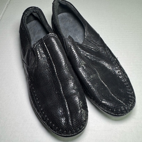 Black Textured Men's Loafers - Picture 1 of 5